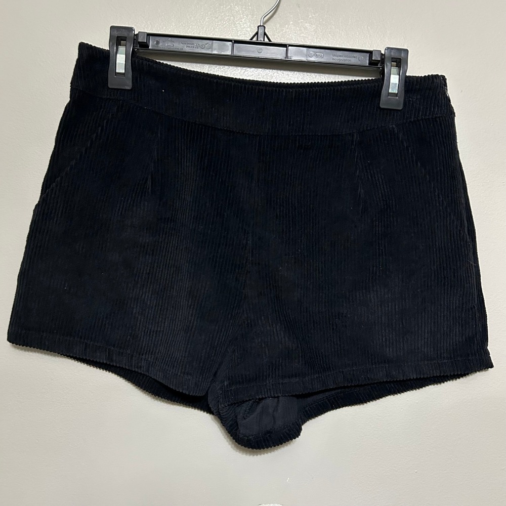 She+Sky Women's Black Corduroy Shorts L High Waisted Side Zip Pockets Casual NEW